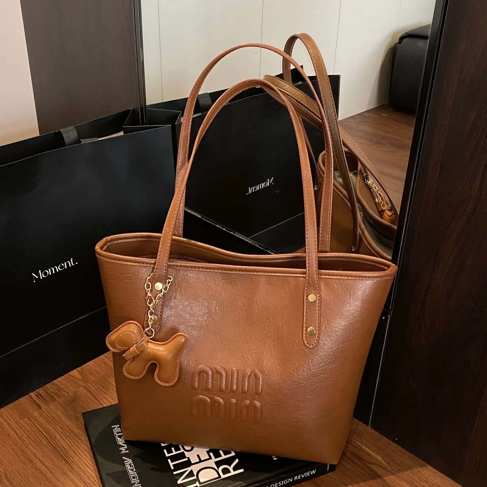 

Просторная большая сумка на осень-зиму 202, женская роскошная пригородная сумка через плечо, через плечо «день-ночь», повседневная сумка на ремне