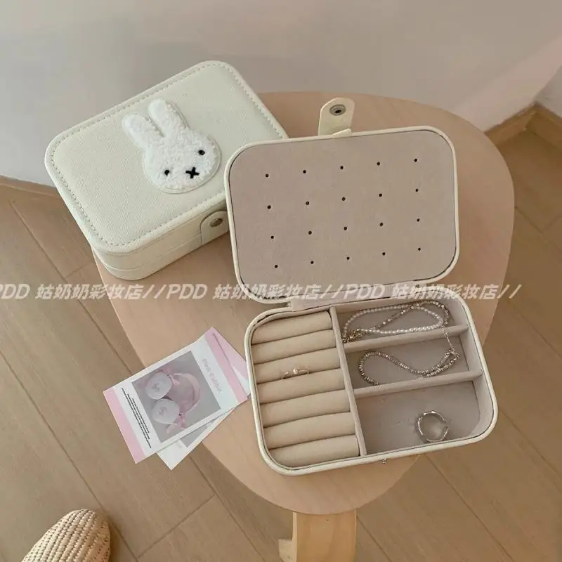 Nueva caja de almacenamiento de joyería de Miffy, estampado de dibujos animados Kawaii, gran capacidad, bonito almacenamiento de collares para niñas, para salir, almacenamiento portátil