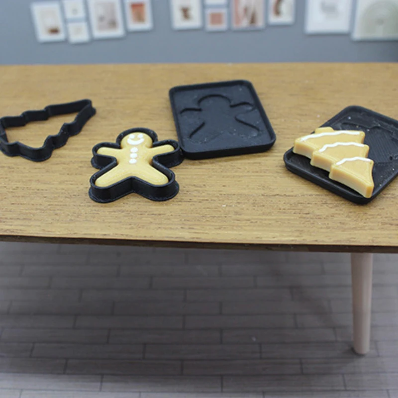

3PCS 1/12 Scale Miniature Human Gingerbread Man Christmas Baking Dollhouse Mini Cookie Mold Pretend Kitchen Food Toy