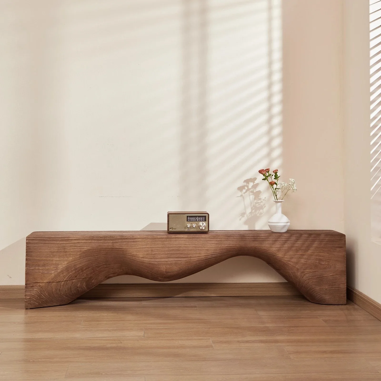 ม้านั่งเปลี่ยนรองเท้าไม้จริง ตู้วางทีวีไม้จริง ดีไซน์สร้างสรรค์ สไตล์เรโทร เก้าอี้พักผ่อนแบบเรียบง่ายสำหรับโฮมสเตย์