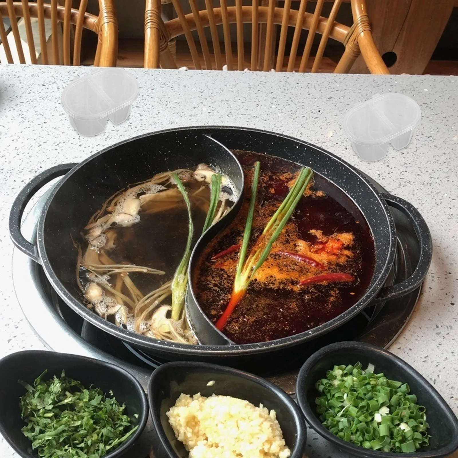 

100 шт. легких одноразовых двухсекционных стаканчиков для соуса объемом 100 мл, порционные контейнеры для приправ, для салатов, соусов и заправок