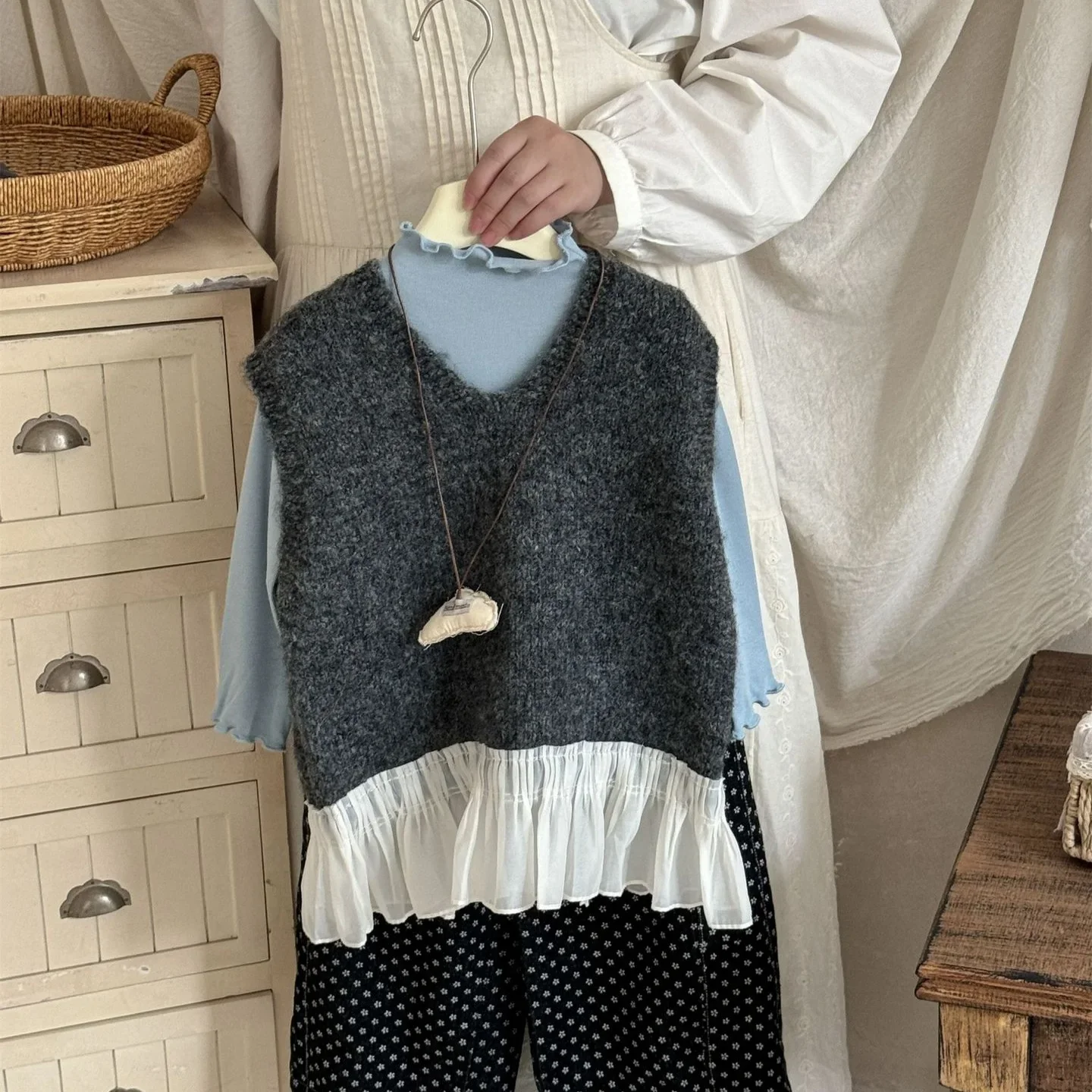 Girl Waistcoat 2026 Autumn New Children's Clothing Korean Style Girl Baby Loose Spell Lace Hem Knit Vest Casual Simple Daily