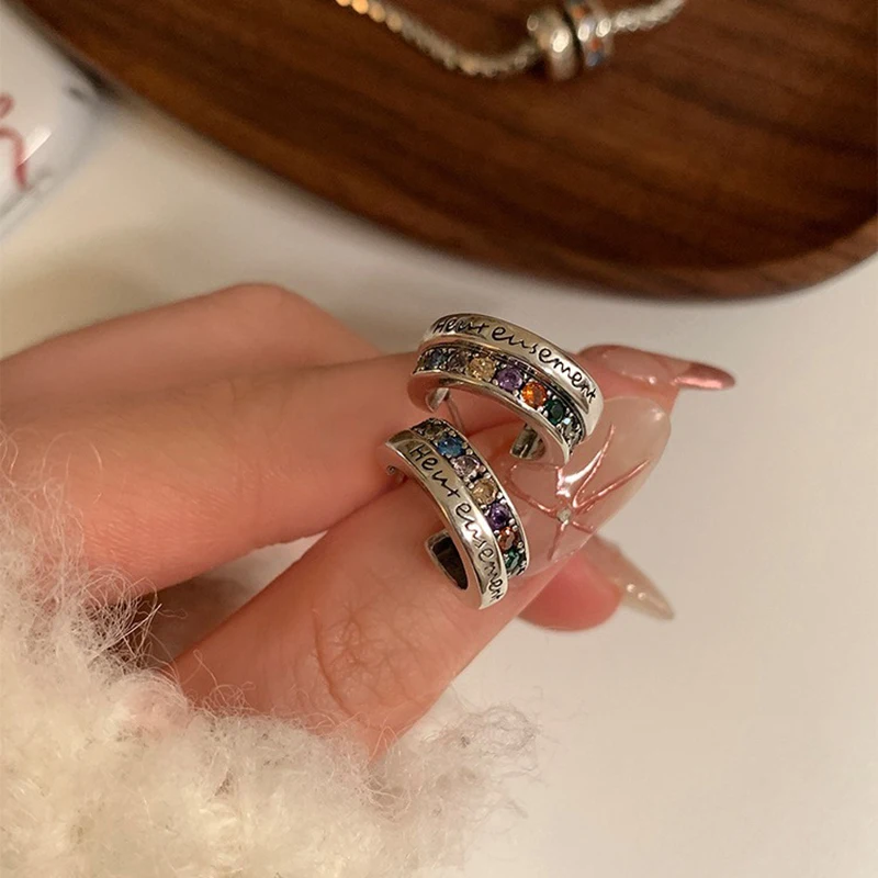 GANPUP Luxuriöse Herz-Zirkon C-förmige Creolen für Damen, Modische Ohrstecker, Schmuckzubehör, Hochzeitsgeschenk, Party-Accessoires. – Detail 5
