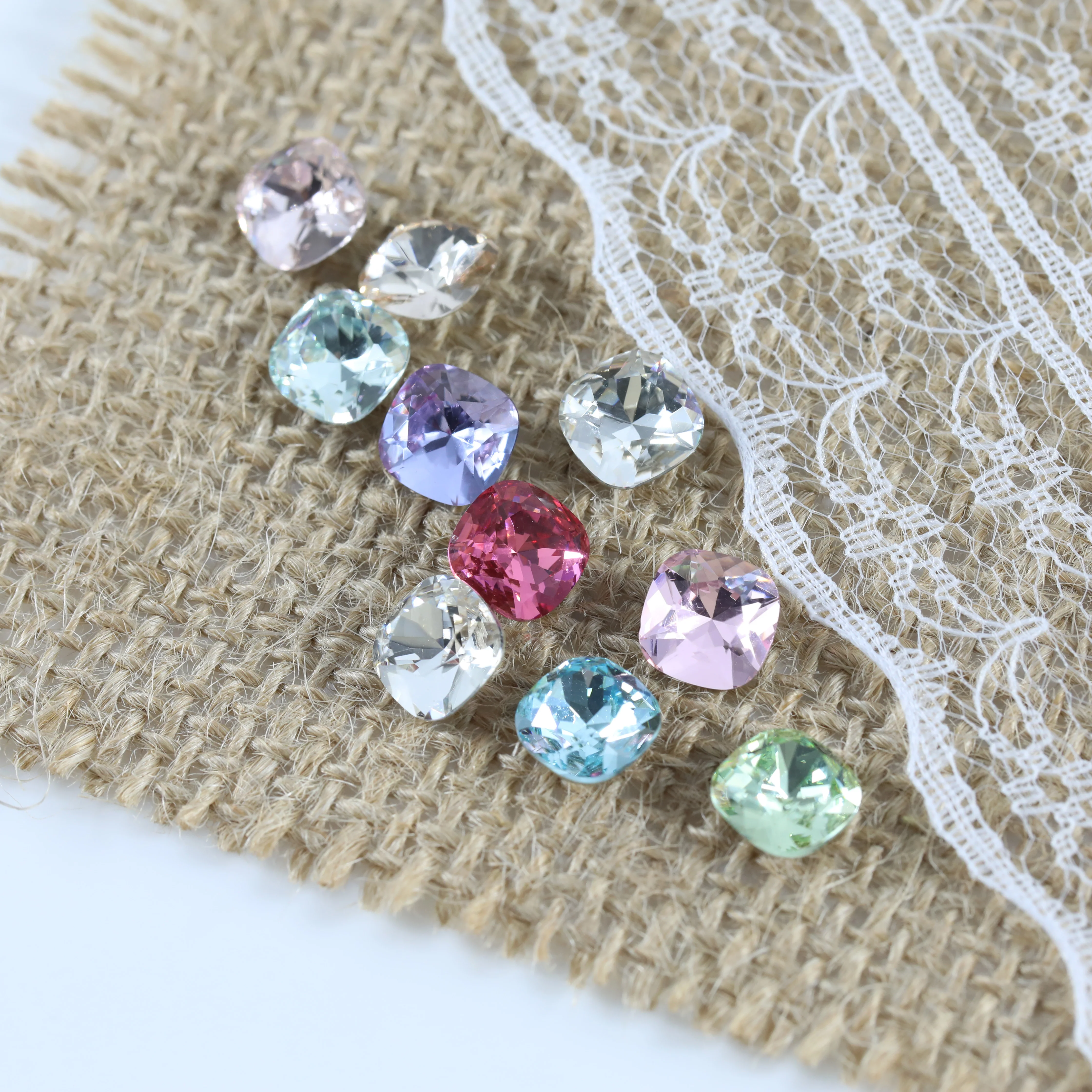 Achteckige Kissen-Strasssteine mit spitzer Rückseite zum Aufnähen, glänzende Kristalle, DIY-Ornamente, Zubehör für Taschen, Schuhe, Kleidung. – Detail 4
