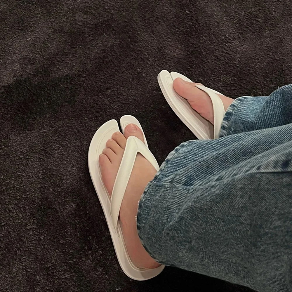 

2026 new split toe shoes, beach shoes that can tread wet water, herringbone flat slippers, summer clip toe pig trotter slippers