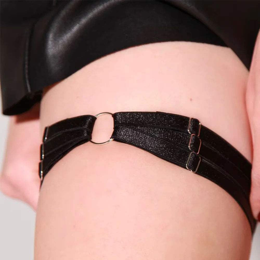 伸縮性の高いレッグサスペンダー、調節可能な黒のハイガーター、シンプルなファッションアクセサリー、フェスティバルに最適