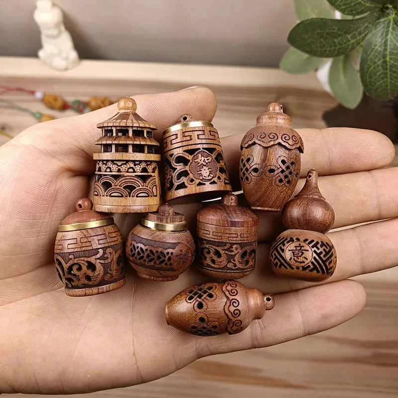 Frasco de Aromaterapia em Madeira Esculpida Vazada, Mini Vaso, Decoração Suspensa para Carro em Formato de Pagode, Frasco Difusor de Fragrância, Pingente de Frasco Selado