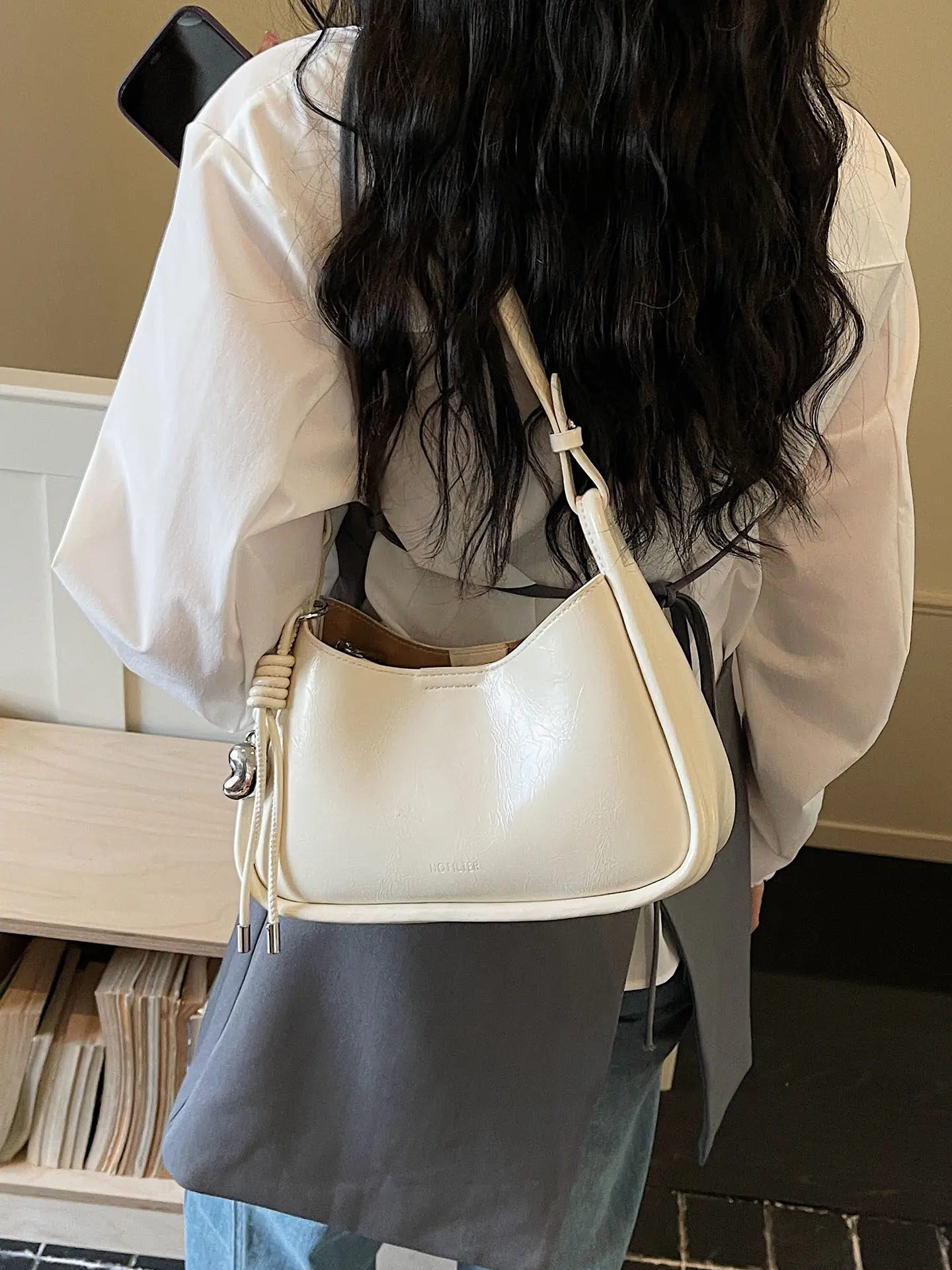

Minimalist Style Women's Armpit Bag 2026 Summer Versatile Shoulder Bag Commuting Korean Version Fashionable Leather Handbag