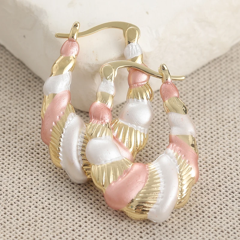 Exquisite dreifarbige Creolen für Damen, extravagant, mit Persönlichkeit, Ohrschmuck, temperamentvoll, für Bankette, Schmuckgeschenk