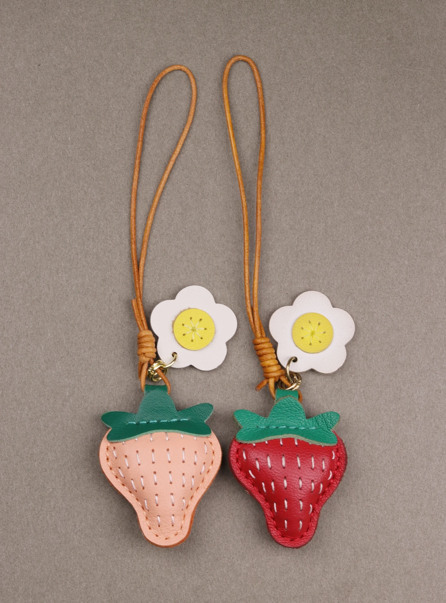 جلد طبيعي اليدوية المرأة حقيبة سلسلة مفاتيح سحرية لطيف مابل ليف الفراولة فراشة الكوبية التصميم الأصلي الإبداعي #1