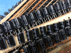 2026 10pcs NEW RUBYCON ZLH 25V680UF 10X16MM 105 degrees 680UF/25V high frequency low resistance and long life zlh 680Uf 25v