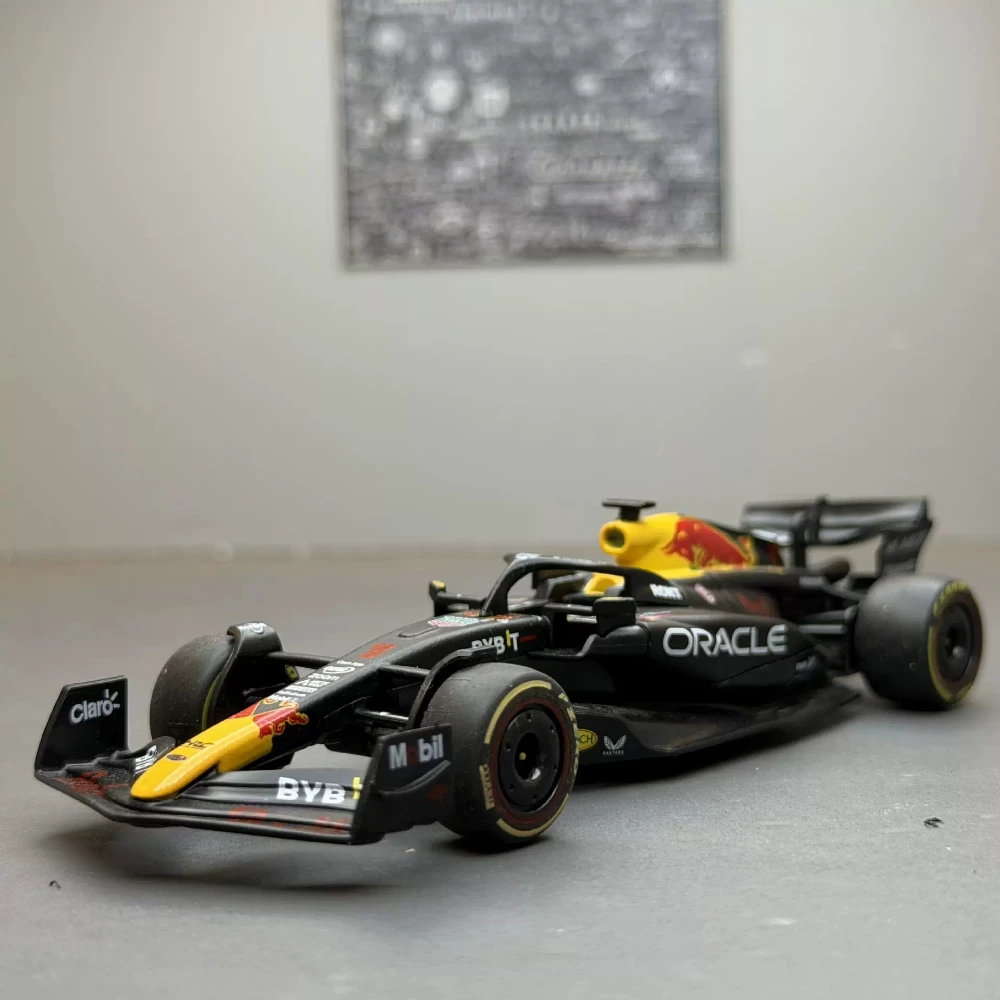

1:43 Oracle Red Bull Racing RB19 Verstappen Модель автомобиля Игрушка Моделирование Подсчета ABS Кузов Резиновая шина Статический автомобиль для детей Подарок