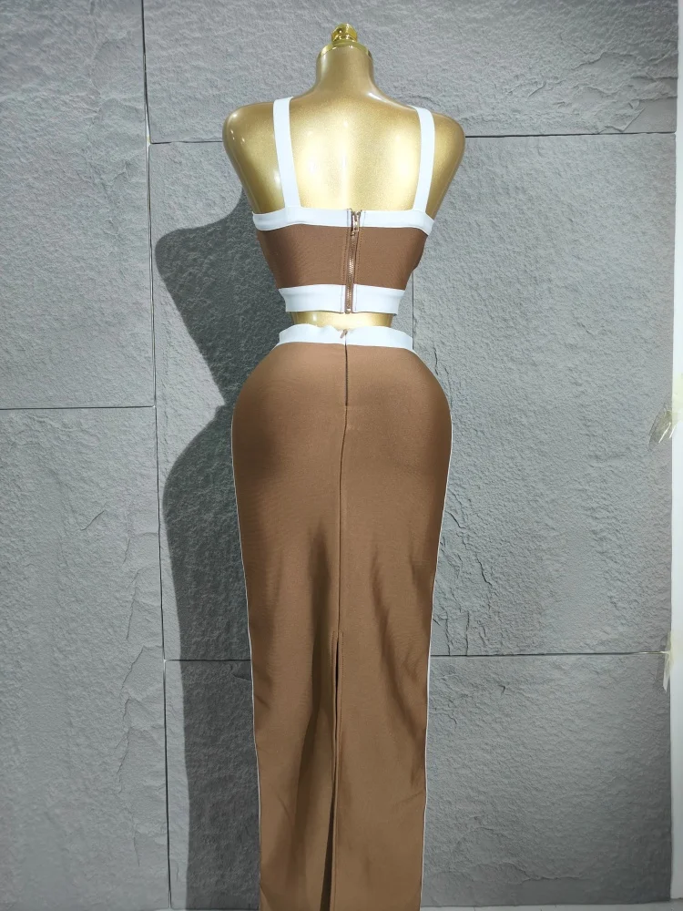 2025 Baring Slim-Fit-Kurztop + hüftumarmender kurzer Rock. Modisches und sexy zweiteiliges Bandage-Set für Damen mit Hals und hängender Schulter