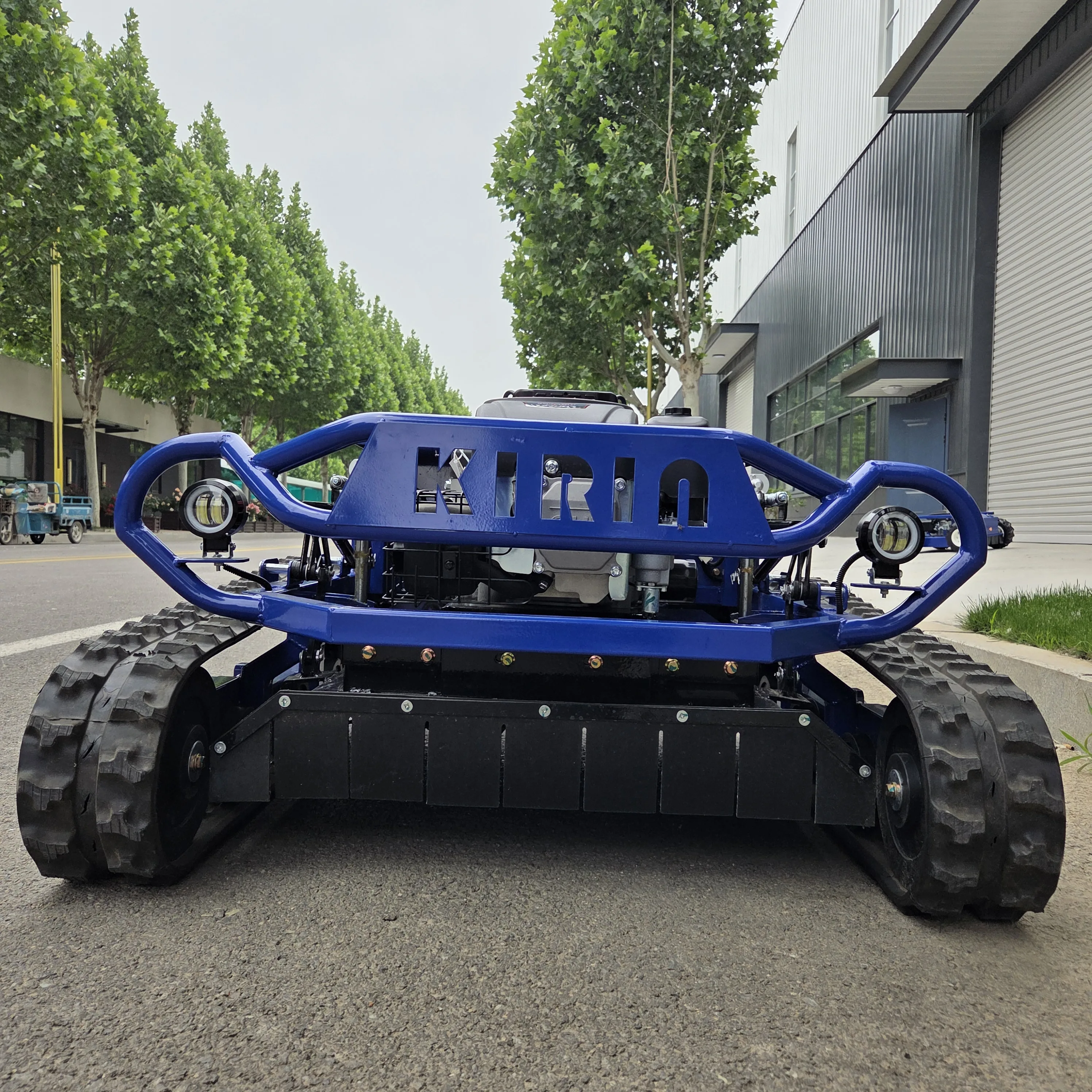 Self-Propelled Robotic Lawn Mower with Professional Drive DIY Cordless Rotary Grass Cutter Remote-controlled Crawler Lawn Mower
