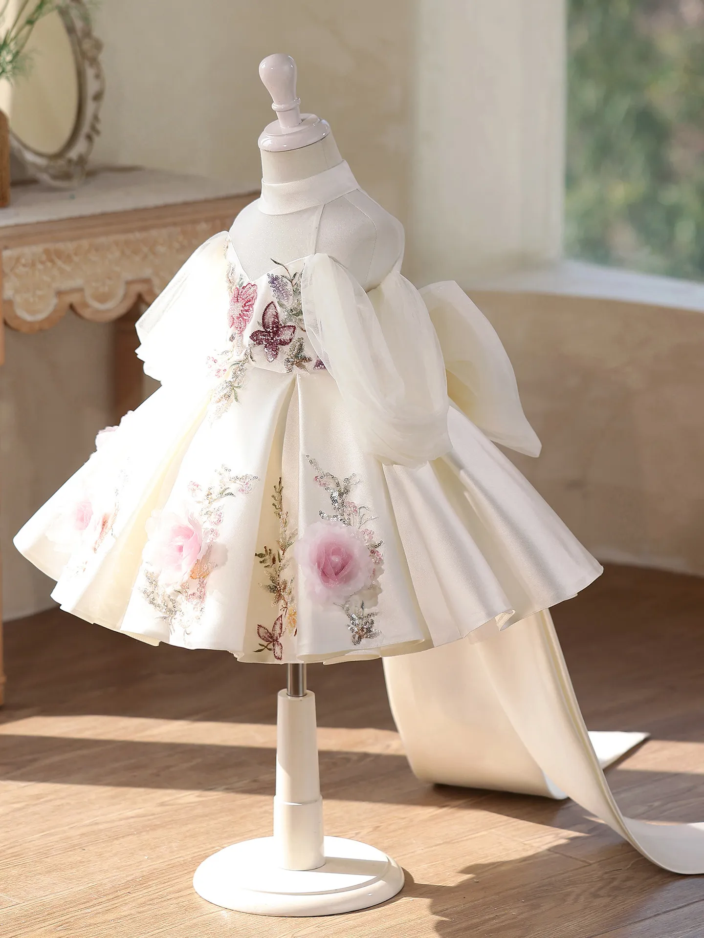 Costumes for Girls 2026 Girl Carnival Costume White Embroidered Tail Dress Kids Beauty Pageant Dress Wedding Flower Girl