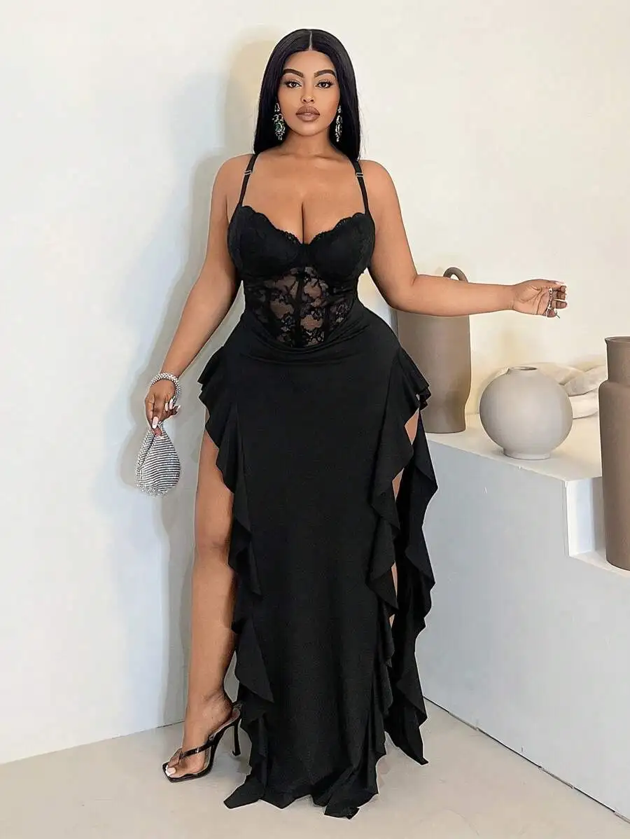 

Черное кружевное платье макси больших размеров с оборками и высоким разрезом