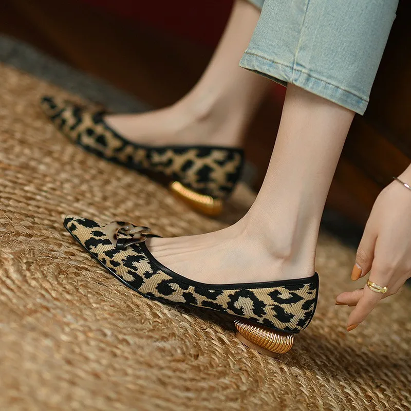 Vintage Metal Clasp Pointed  Pumps Women Fashion 2023 Spring Autumn New Shoes for Women Leopard Print  Low Heels Woman Shoes