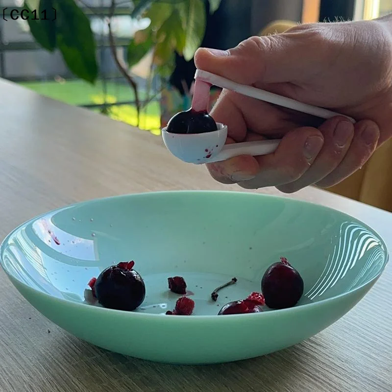 3Dプリント製チェリーピッター、使いやすいチェリー用果実芯抜 - Kitchen Gadgets To 3D Print のレビューと価格