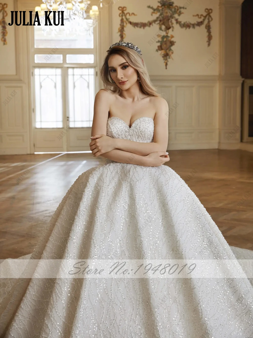 Suknia balowa księżniczki z koronką, haftem i koralikami szyta na miarę przez Julię Kui, suknia ślubna z dekoltem w serce, bez rękawów, z odkrytymi ramionami, spódnice ślubne.