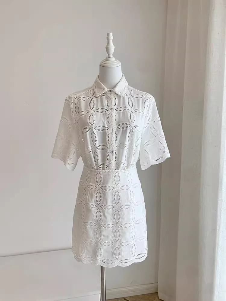 الجوف خارج التطريز الإناث الأبيض مجموعة بدوره إلى أسفل طوق قصيرة الأكمام بلوزة أعلى + ألف خط عالية الخصر تنورة صغيرة عطلة الدعاوى