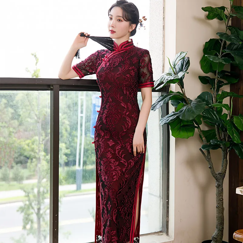 Qipao largo chino tradicional de talla grande para mujer, vestido de fiesta Cheongsam ahuecado de terciopelo Sexy, traje Oriental elegante