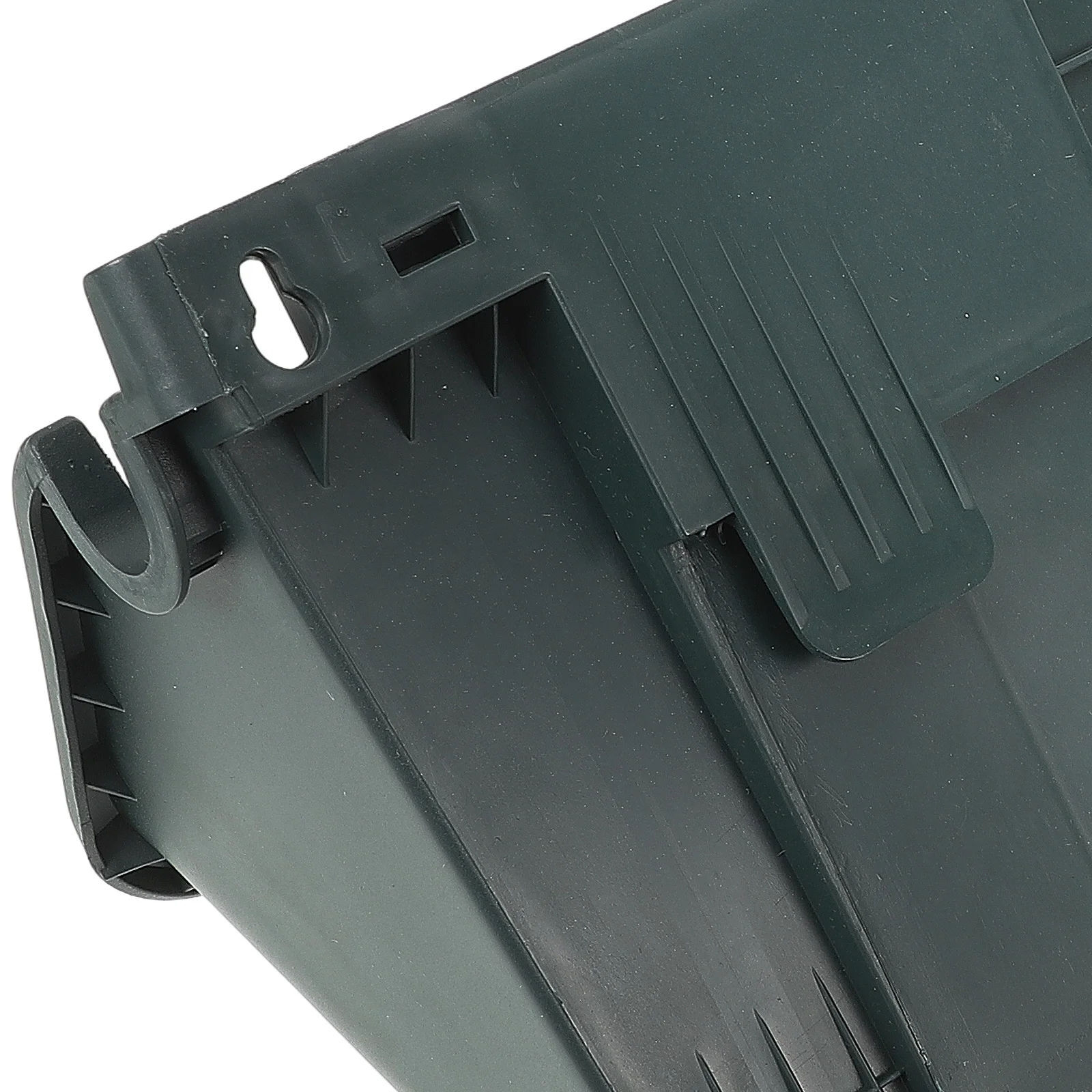 

Hanging Flowerpot with 3-Tier Wall Planter Outdoor Garden Plant Pots Vertical Design for Flowers Bonsai Small Patio Decor