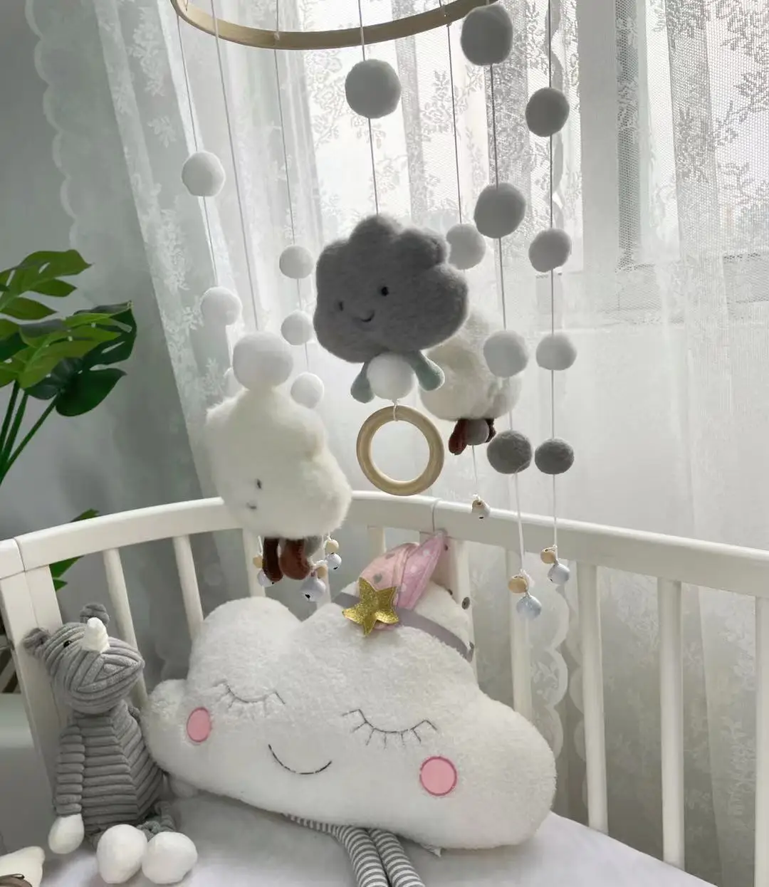 Carillón de viento calmante para cama de bebé, Bola de felpa, nubes, cuentas de madera, accesorios de decoración para habitación de niños