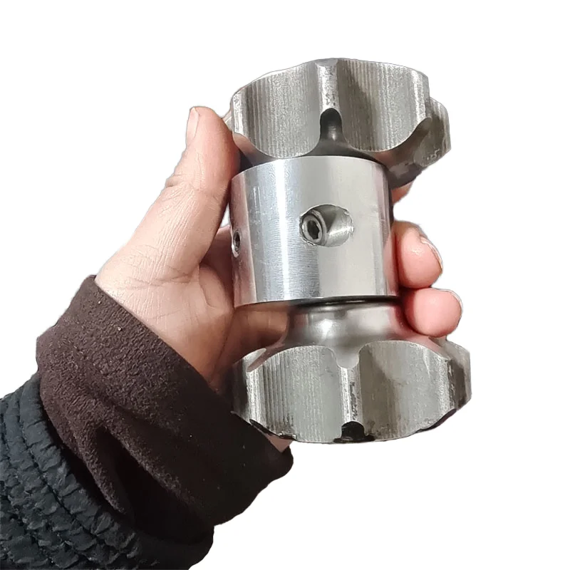 

Высоконапорная 1-дюймовая насадка из нержавеющей стали эффективно удаляет засоры в канализационных трубах и устраняет повреждения от жира и цемента.