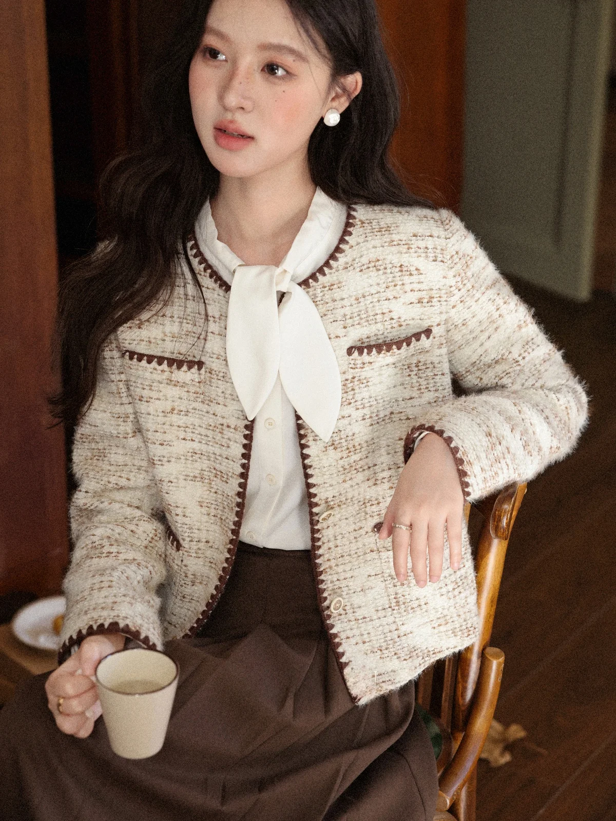 

Женская модная осенняя куртка из овечьей кожи, универсальная, для повседневной носки, светло-бежевая, маленький размер, в стиле «Французский шик»