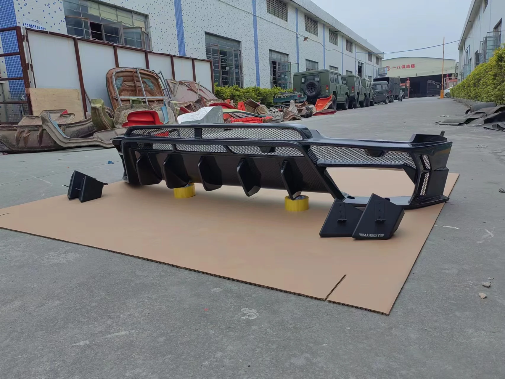 

RSQ8 Задний диффузор из углеродного волокна Q8 Идеальные детали для автозапчастей