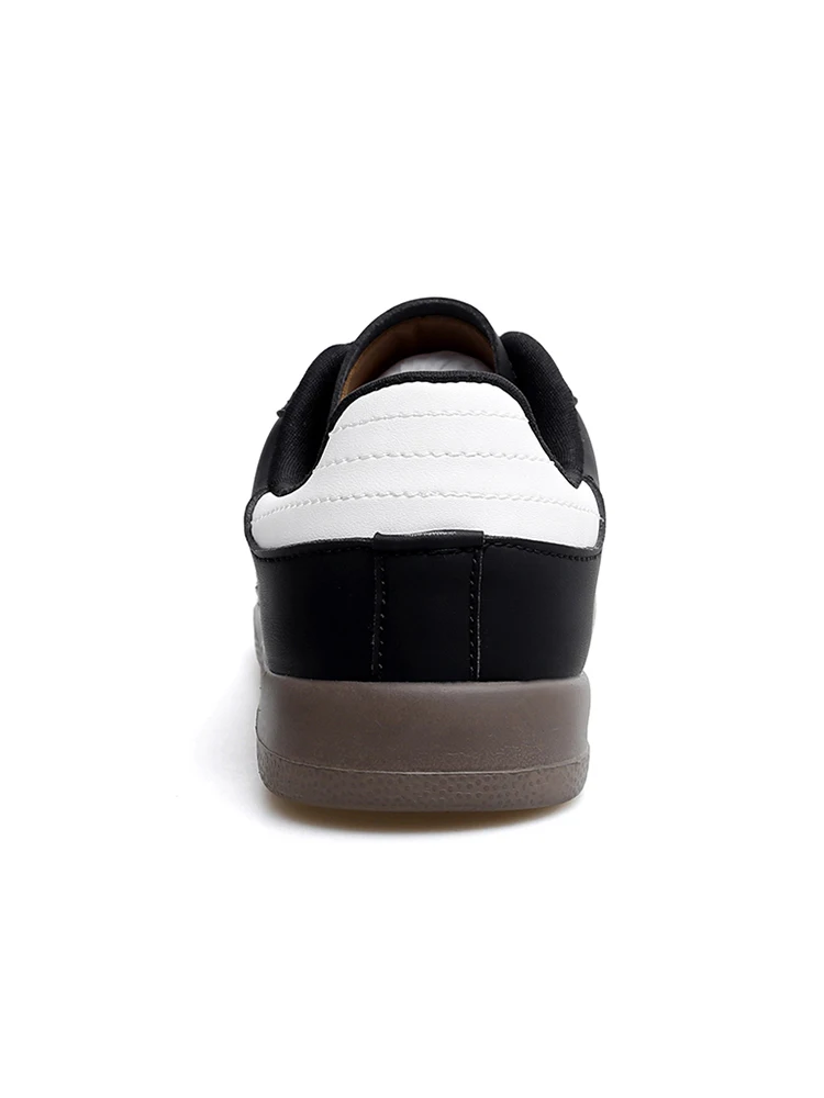 2024 أحذية رياضية مريحة غير رسمية جديدة أحذية بيضاء مسطحة ذات كتلة ألوان كلاسيكية مع أربطة خفيفة وقابلة للتنفس أحذية de xun