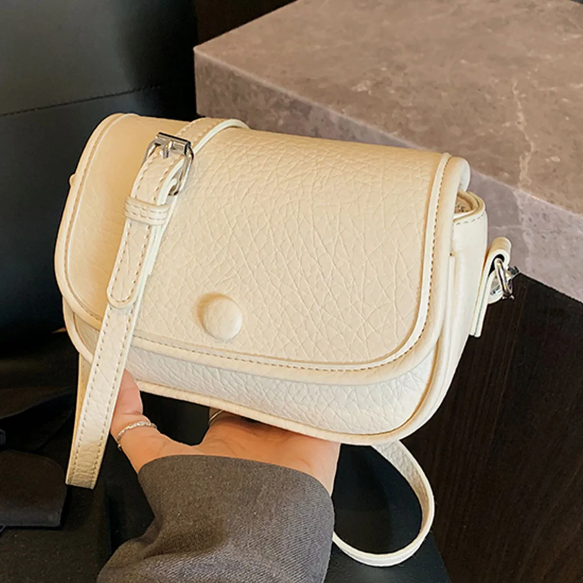 

2025 Summer New Korean Style Simple & Versatile Trendy Shoulder Commuter Bag Women's Fashion Casual Small Square Messenger Bag