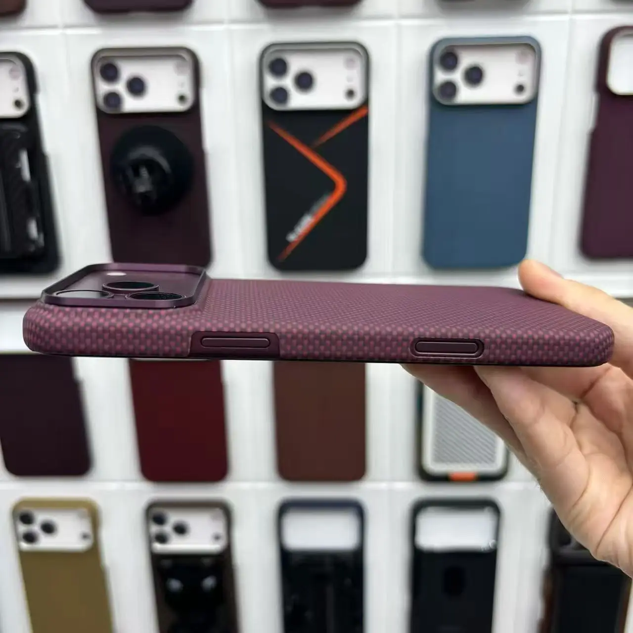 Ultra-thin true aramid carbon fiber magnetic shell For iPhone 18promax/18pro, For Magsafe wireless charging protective cover