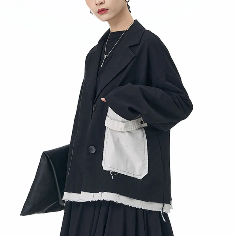 เสื้อเบลเซอร์ผู้หญิง HKSH รุ่นใหม่สำหรับฤดูใบไม้ผลิและฤดูใบไม้ร่วง ปกแบบนูน กระดุมแถวเดียว กระเป๋าแบบดิสเทรส ตัดสีทันสมัย สไตล์ลำลอง รุ่น HK13154