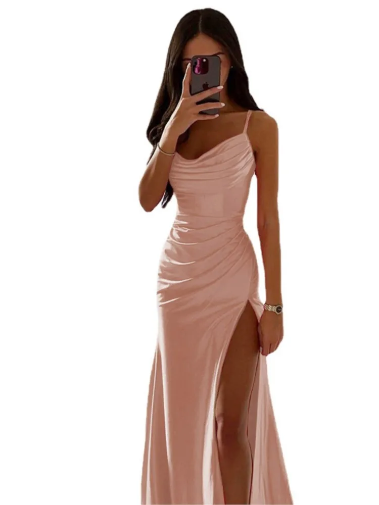 女性の新しいブラジャーシュリンクプリーツスプリットサテンロングドレス 2025 夏のファッションセクシーなパゲッティストラップスリムフィットラップパッケージヒップドレス