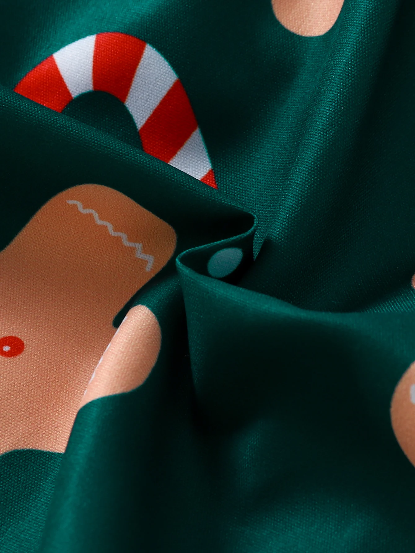 Lebkuchenmädchen-Outfit-Set mit Weihnachtsmotiv, mit Spitzenärmeln, bedruckten Overalls mit Innenmatch und großer Schleifendekoration für Babys – Detail 9