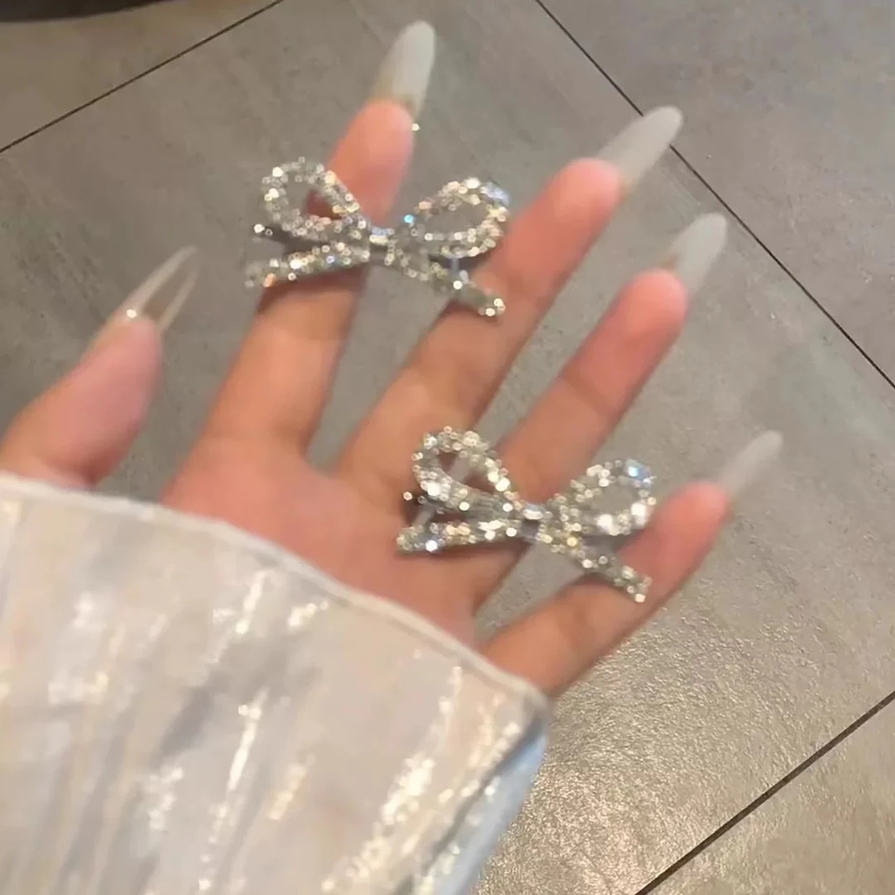 Shiny Rhinestone Bow Hair Clip for Girl Sliver Color Metal Duckbill Clip Small Bow Hairpins Bowknot Barrette Princess Headdress