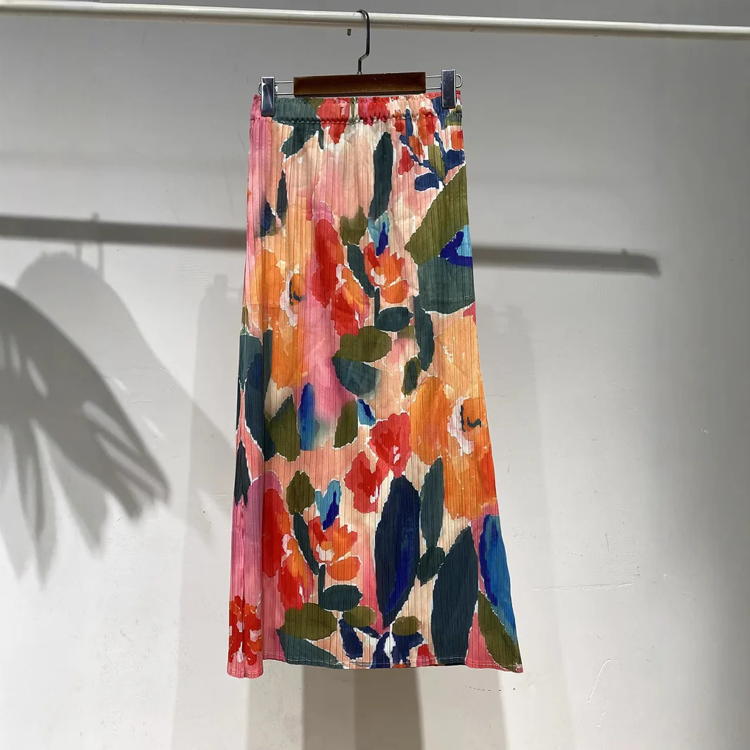 2025 Miyake Summer New Folded Women's Half Body Fishtail Fashion Slim Women's Versatile Pleated Skinny Comfortable Skirt