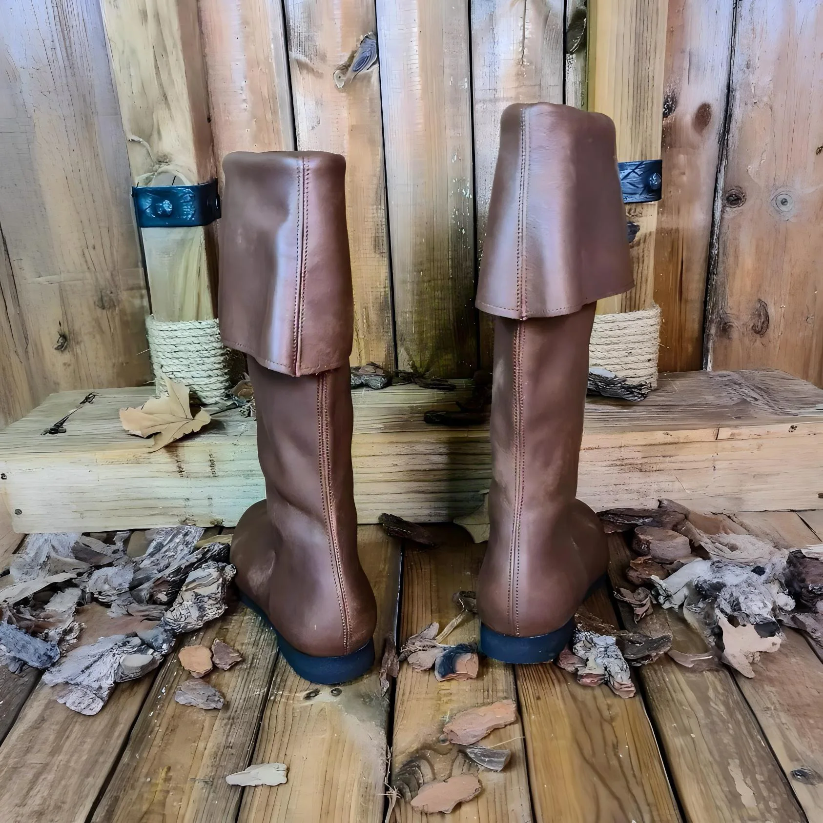 Mittelalterliche Renaissance-Klappstiefel bis zur Wadenmitte, flache Stiefel aus Retro-PU-Leder und Wildleder, Cosplay-Piraten-Halloween-Kriegerschuhe, Schuhwerk – Detail 12