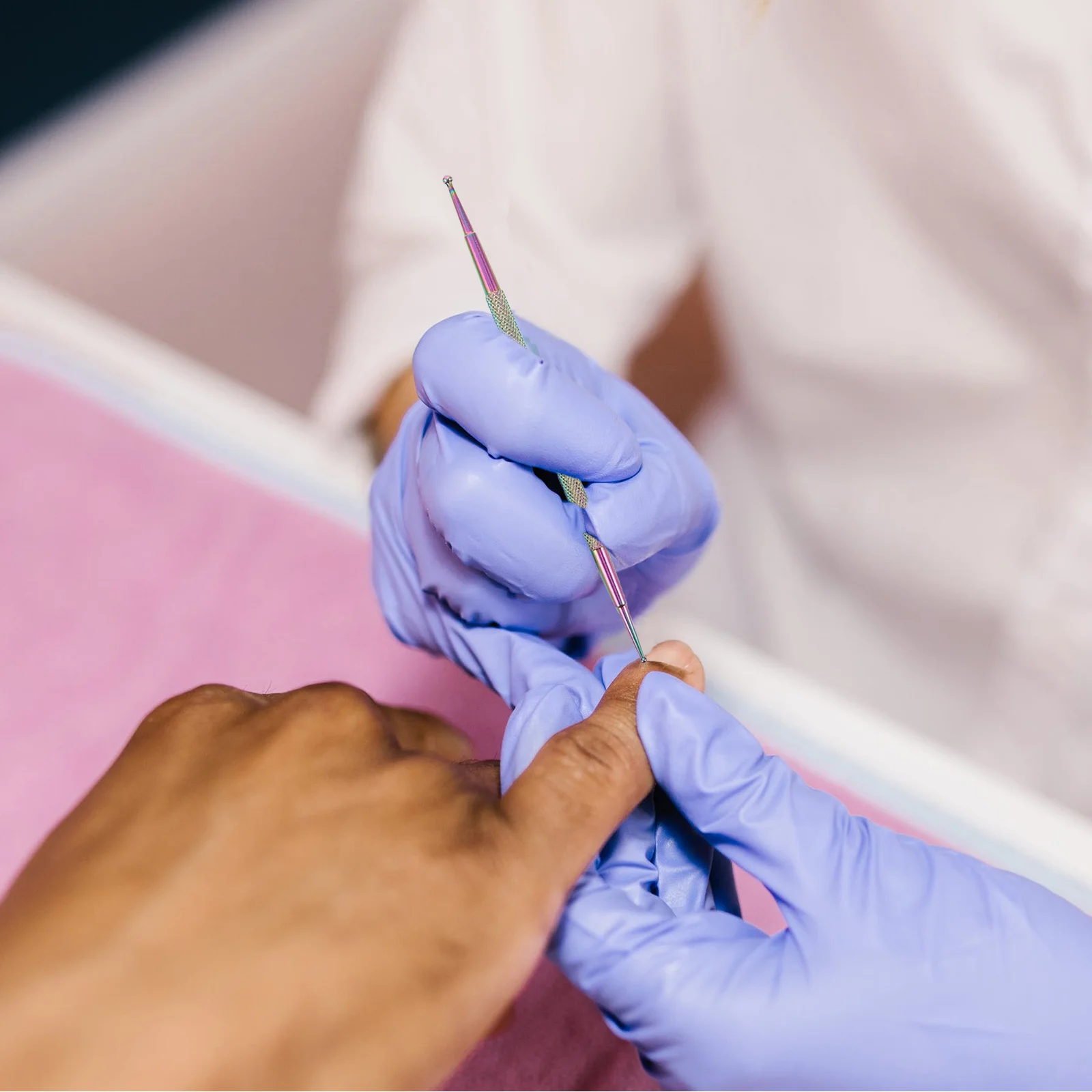 Zestaw narzędzi do zdobienia paznokci, 4 szt., przyrząd do nakładania cyrkonii, dwustronne, wytrzymałe metalowe długopisy do manicure, rękodzieła i dekoracji DIY.