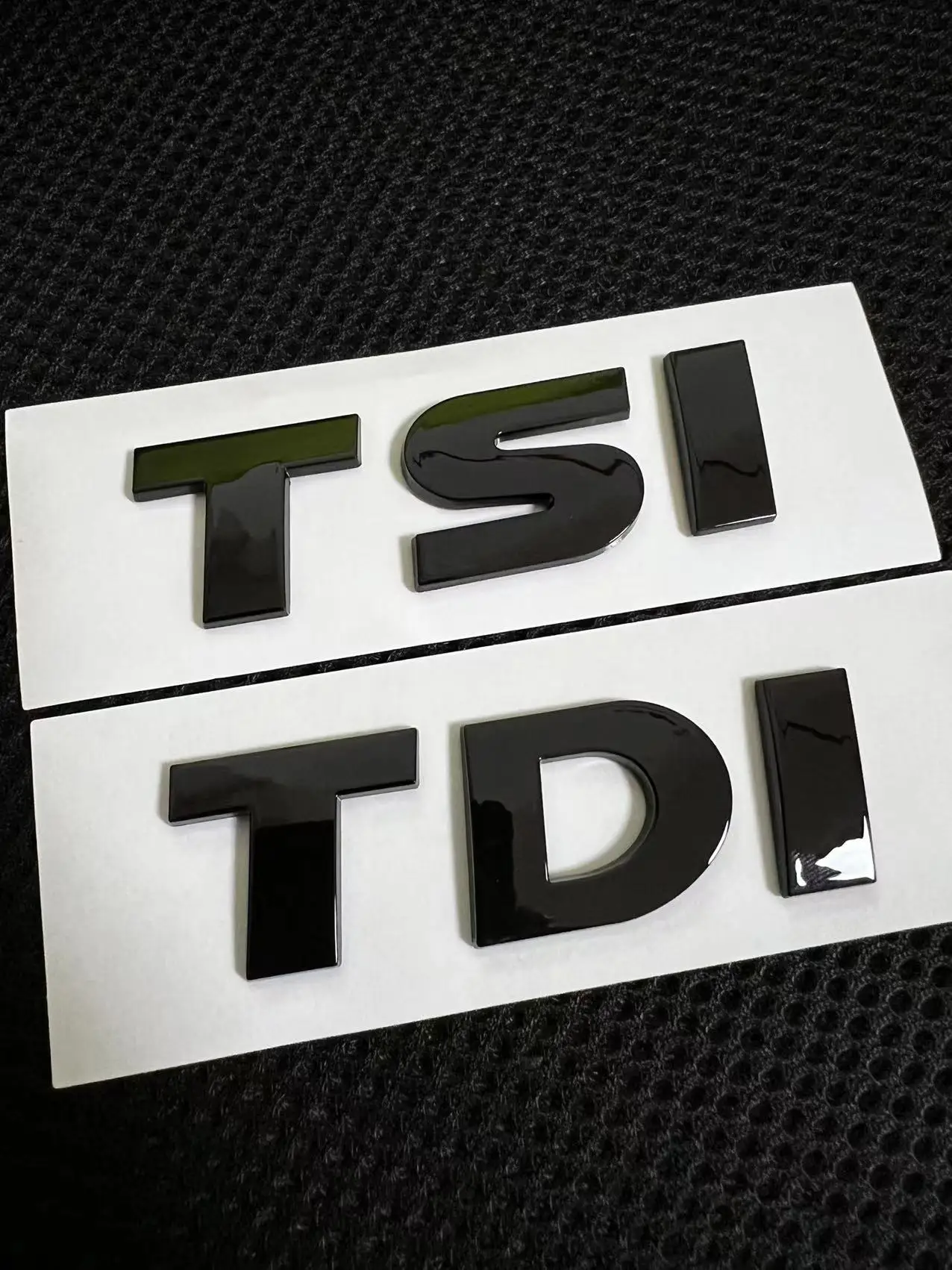 1X Auto Styling ABS Glänzend Schwarz Aufkleber TDI TSI Schriftart Auto Schwanz Aufkleber Für VW Touareg Auto Zubehör
