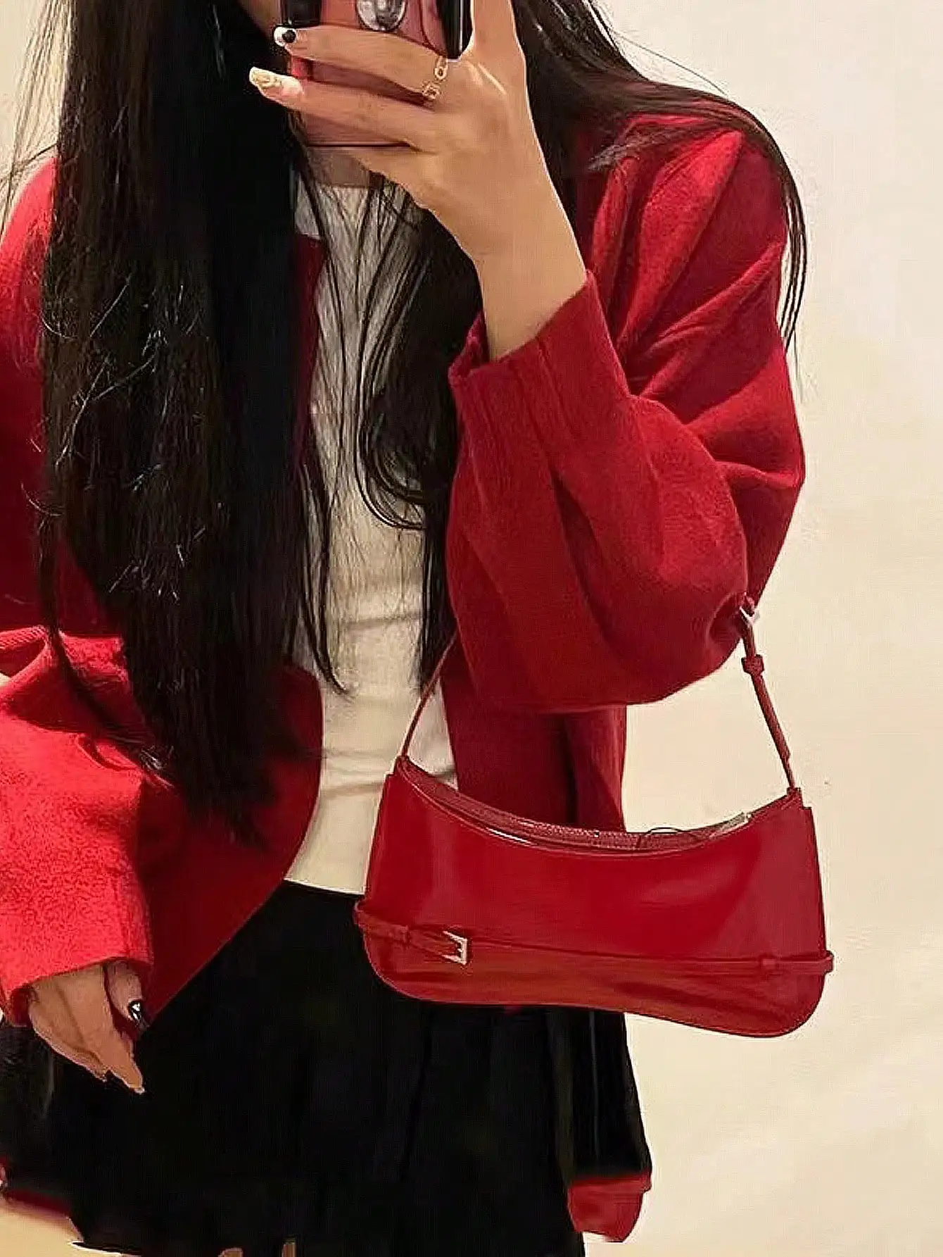 Underarm bag for women\'s 2024 summer new niche design with a touch of patent leather, one shoulder crescent shaped red bag