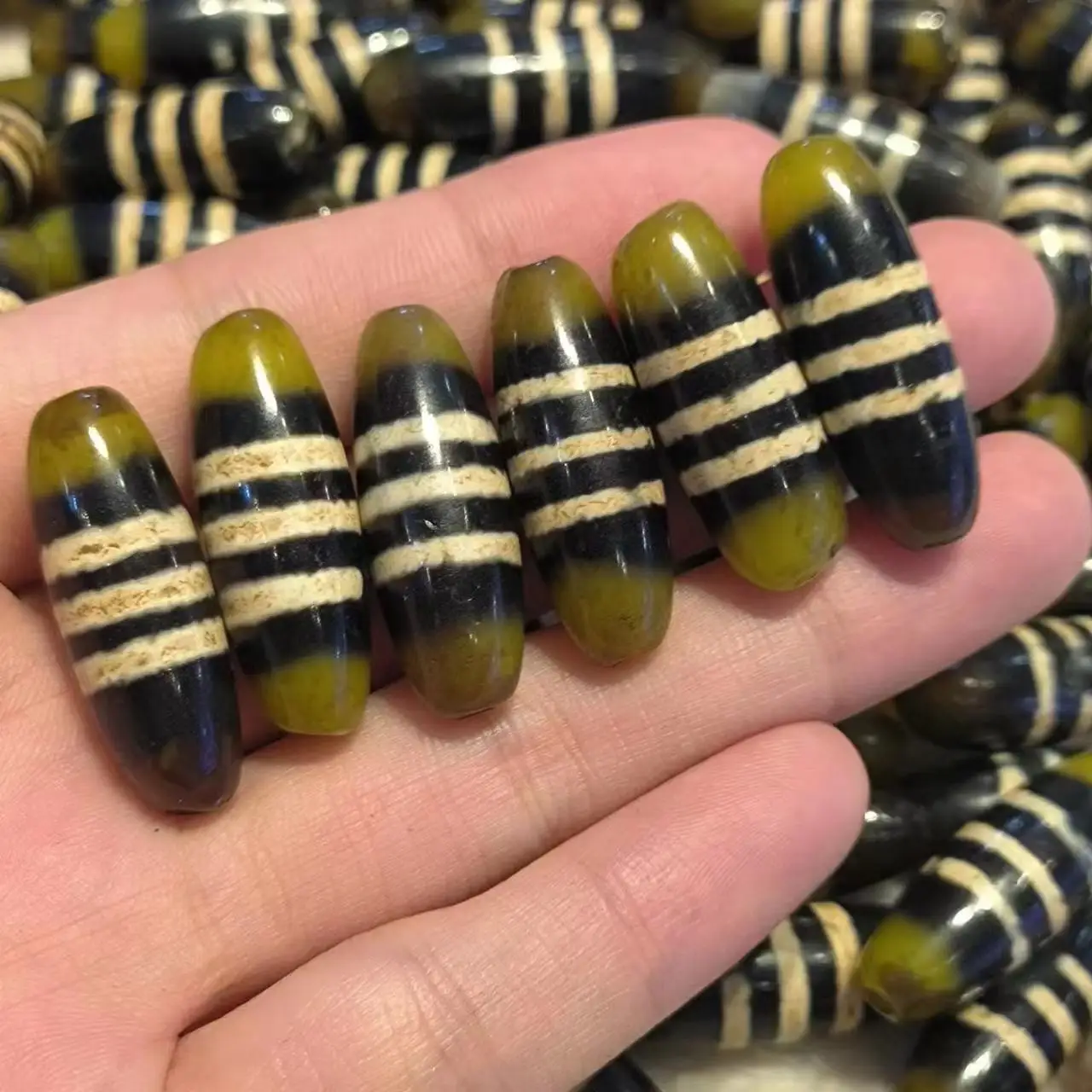 

10pcs/lot Natural three-line striped old agate dzi Black-green Weathering line Accessories jewelry amulet archaic bead wholesale