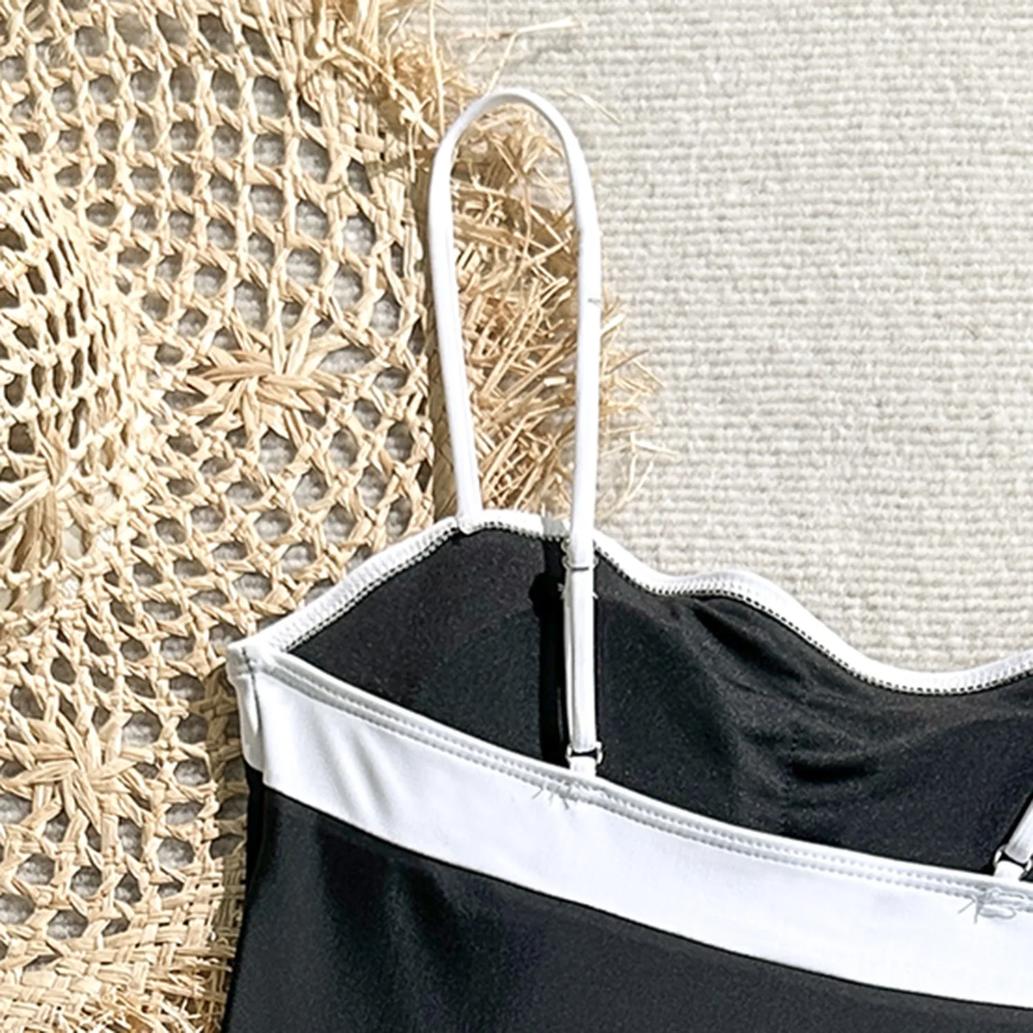 مثير أسود أبيض الكشكشة البيكينيات قطعة واحدة المرقعة المايوه داخلية ثونغ ملابس السباحة Biquini conjunto دي بيكيني Tankini