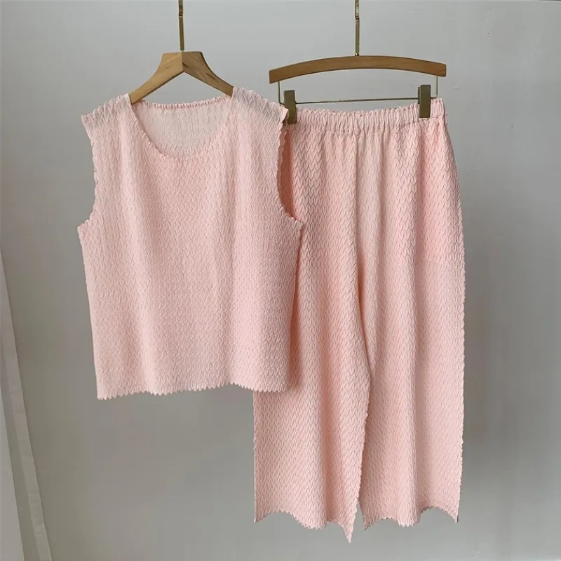 

Комплект женский: плиссированный жилет Miyake, новинка лета 2026, безрукавка с круглым вырезом, топ ручной работы, прямые брюки стрейч больших размеров