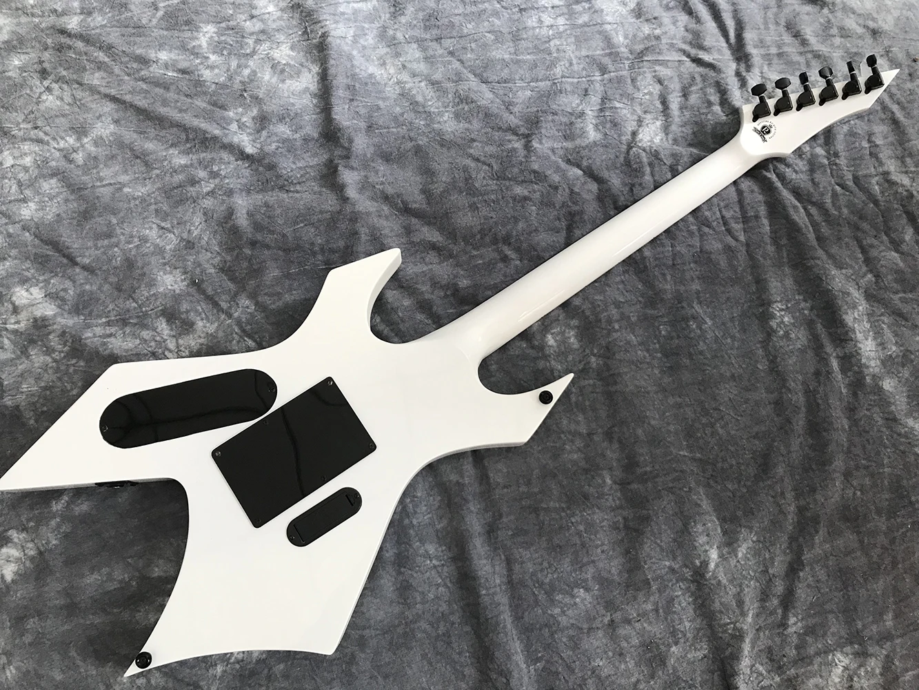 In stock B.O.C.RICH White color edge binding  electric guitar, active pickup, need more pictures Contact seller, fast shipping,