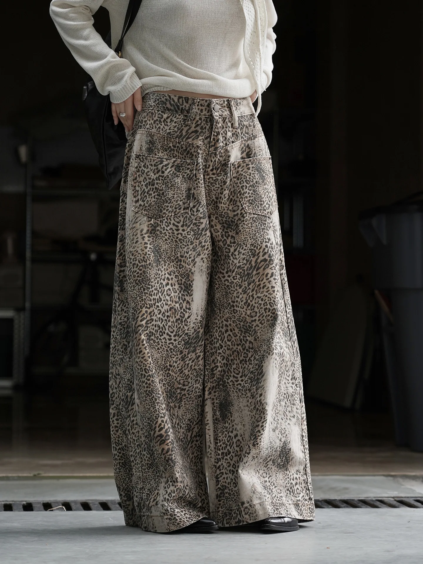 Retro Trendy Wild Leopard Print Wide Leg Jeans, Crisp and Smooth Loose Pants for Women