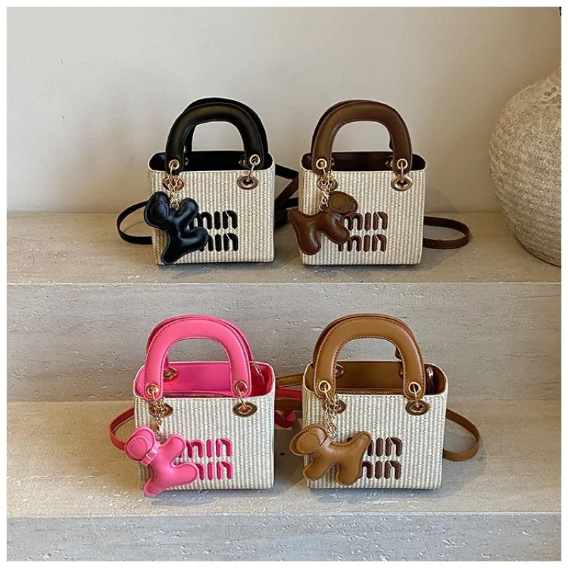 

Ladies Chic Leather Crossbody Bag For Daily Commute With Adjustable Strap In Classic Design