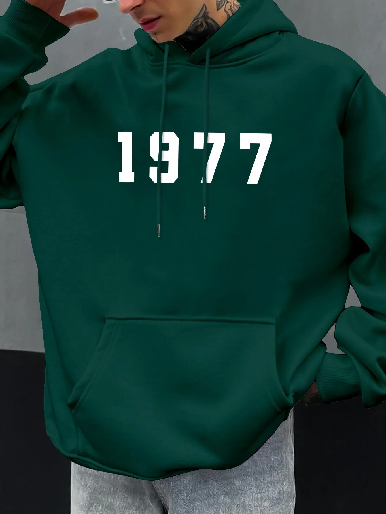 Hip-hop Style Men's Hooded Sweatshirt, Thickened and Warm Fleece, Classic 1977 Retro Number Print Men's Hooded Top - view 3