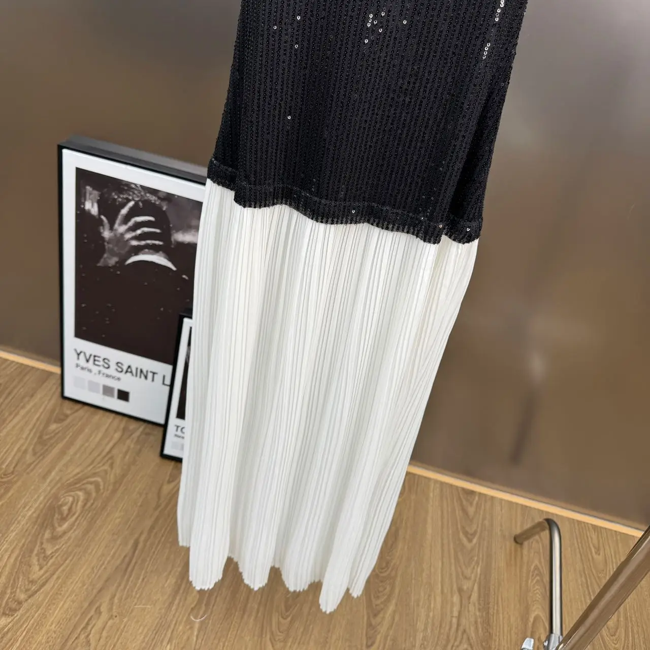 French Retro Style Heavy Industry Sequin Splicing Elegant Dress 2025 Summer Pleated Contrasting Color Backless Sleeveless Dress